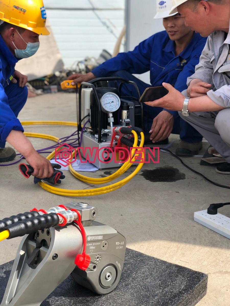 沃頓機(jī)械到達(dá)中國化學(xué)某煉化廠施工現(xiàn)場進(jìn)行操作培訓(xùn)