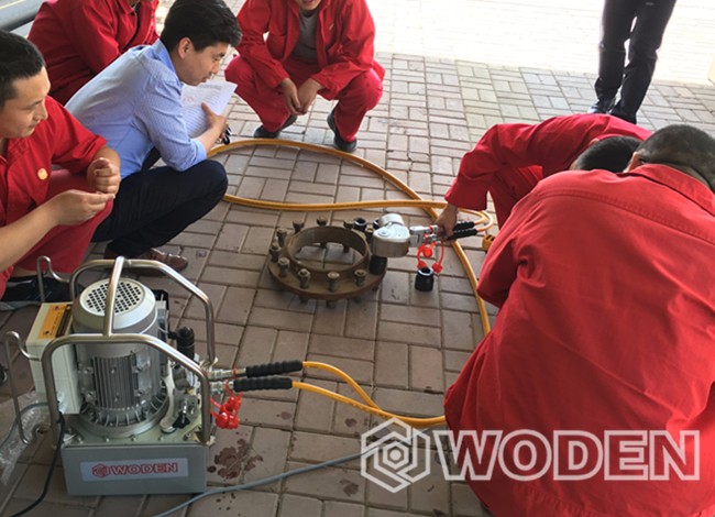 沃頓現(xiàn)場培訓(xùn)講解液壓扳手必須知道的使用安全要點 沃頓現(xiàn)場培訓(xùn)講解液壓扳手必須知道的使用安全要點