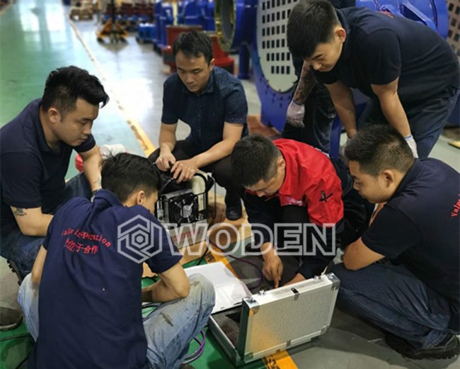 沃頓技術員指導用戶使用液壓扳手現(xiàn)場 沃頓技術員指導用戶使用液壓扳手現(xiàn)場