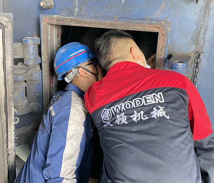 沃頓液壓扳手技術(shù)人員在馬鋼某鐵廠現(xiàn)場(chǎng)了解螺栓工況情景 沃頓液壓扳手技術(shù)人員在馬鋼某鐵廠現(xiàn)場(chǎng)了解螺栓工況情景