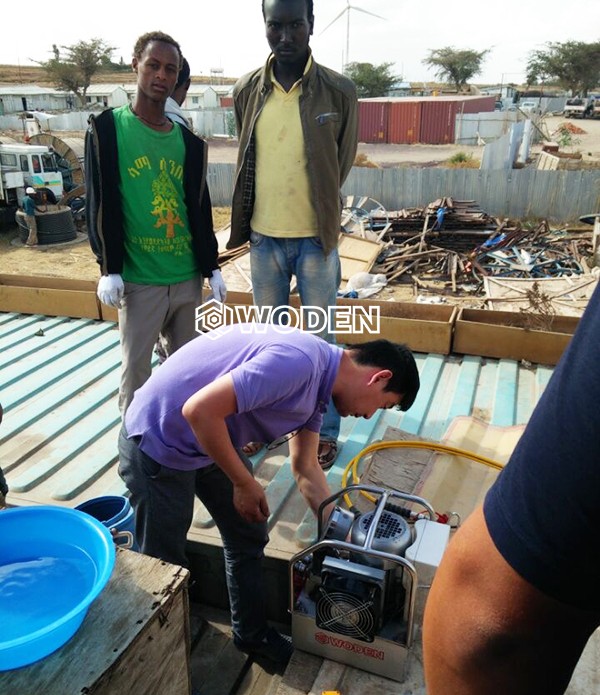 沃頓機械技術人員在非洲現場售后情景 沃頓機械技術人員在非洲現場售后情景